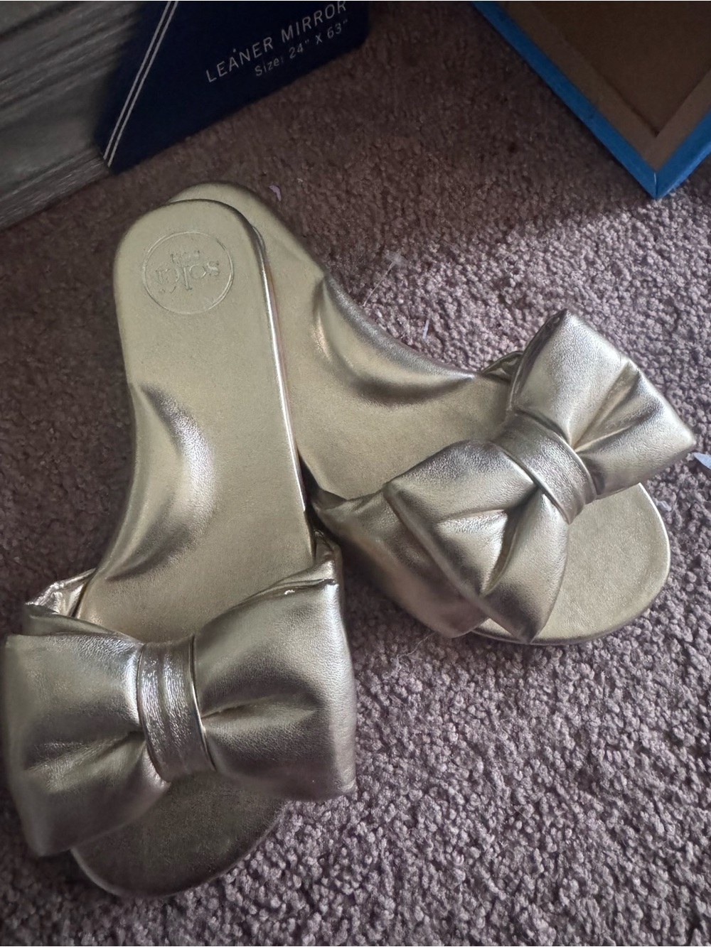 Solei Sea Metallic Bow Slide Sandals in Gold size 9 new w/ out box